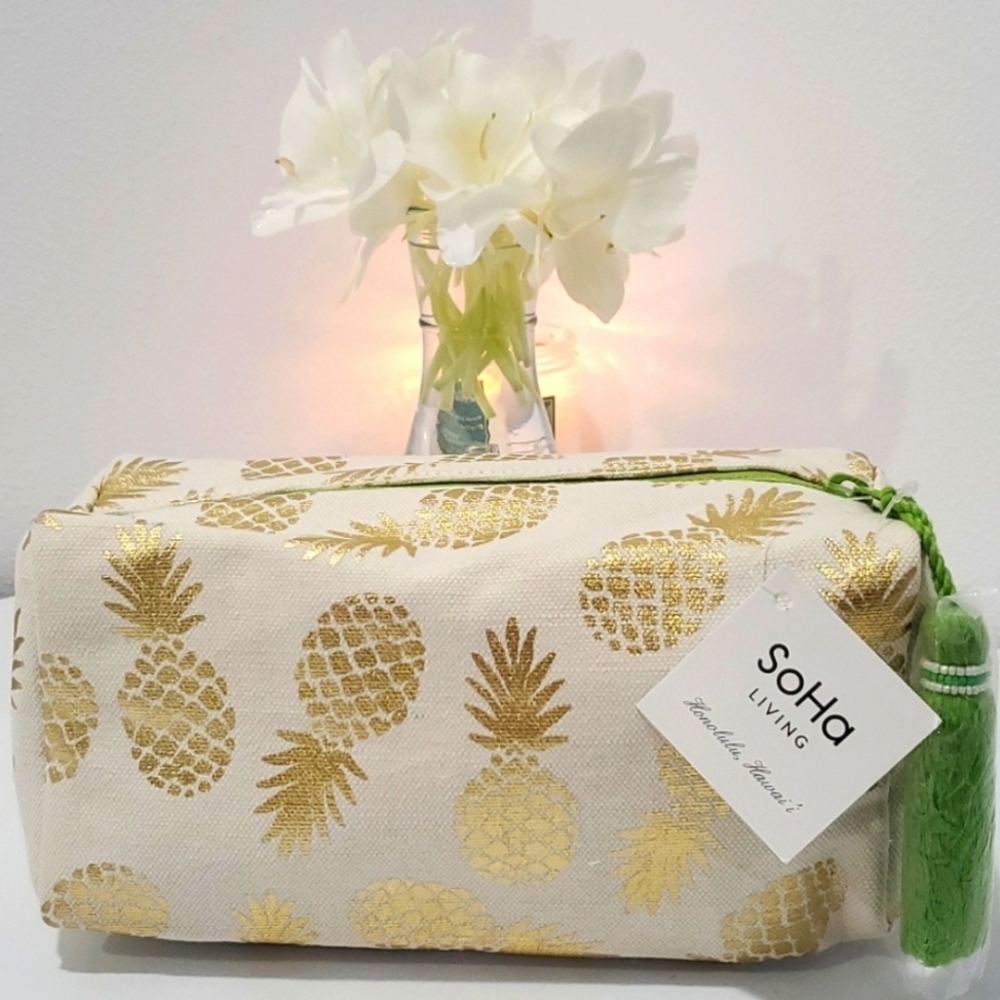 Soha (Hawaii) Living Metallic Gold Pineapple Toiletries Travel Bag with …